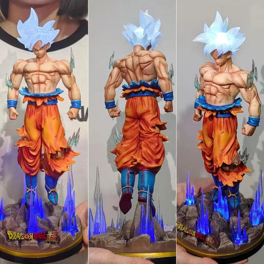 XXL Dragon Ball Z Son Goku Figur / 32cm / Beleuchtet - NerdyGeekStore